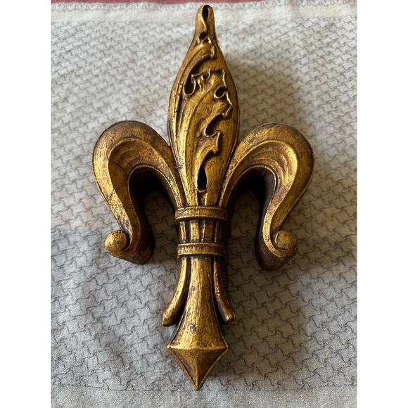 Vintage fleur de lis wall hanging gold leaf heavy concrete decor 12” - Picture 1 of 14